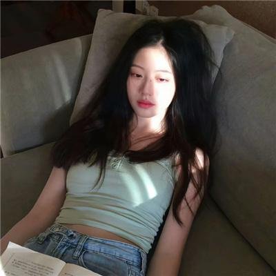 背鸭子的男孩